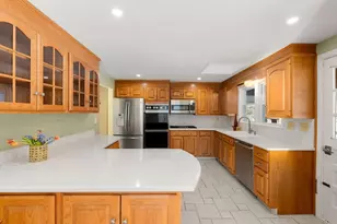 19 Rolling Ln, Framingham, MA 01701 - Photo 7