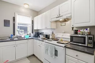 37 Holman St, Attleboro, MA 02703 - Photo 7