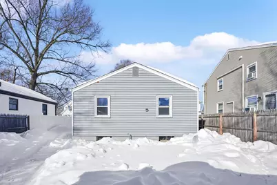 9 Utica St, Springfield, MA 01104 - Photo 5