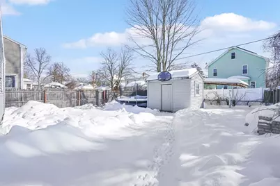 9 Utica St, Springfield, MA 01104 - Photo 3