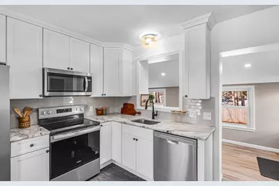 16 Maple St, Wilbraham, MA 01095 - Photo 5