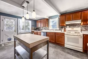 28 Ellsworth St, Medford, MA 02155 - Photo 3