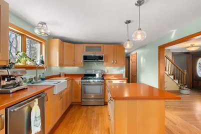 187 Laurel St, Melrose, MA 02176 - Photo 3