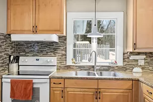 79 High St, Uxbridge, MA 01569 - Photo 3