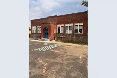 15 Papineau St, Holyoke, MA 01040 - Photo 3