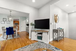 12 Thelma Rd, Boston, MA 02122 - Photo 9