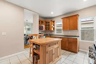 12 Thelma Rd, Boston, MA 02122 - Photo 15