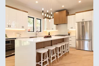 16-18 Josselyn Pl #18, Newton, MA 02461 - Photo 5