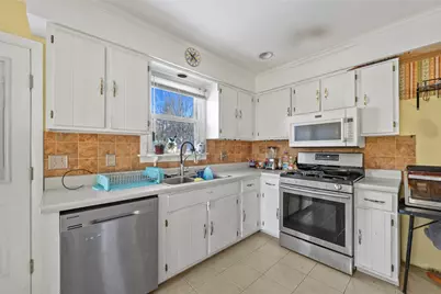 16 Leona Dr, Pittsfield, MA 01201 - Photo 11