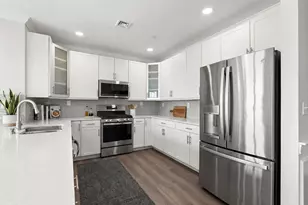 320 Middlesex Ave, Medford, MA 02155 - Photo 5