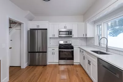 21 Upcrest Rd, Boston, MA 02135 - Photo 5