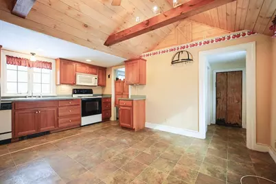 8 Winthrop St, Medway, MA 02053 - Photo 7