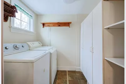 8 Winthrop St, Medway, MA 02053 - Photo 9