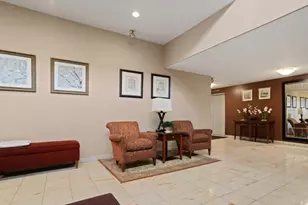 200 Ledgewood Dr, Stoneham, MA 02180 - Photo 5