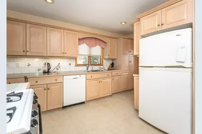 279-281 Ash Street, Waltham, MA 02453 - Photo 5