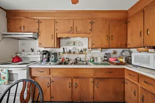 131 Center St, Lee, MA 01238 - Photo 7