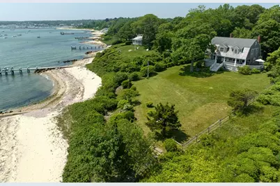 33 Goethals Way, Tisbury, MA 02568 - Photo 1