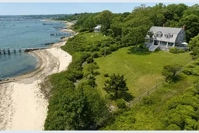 33 Goethals Way, Tisbury, MA 02568 - Photo 1