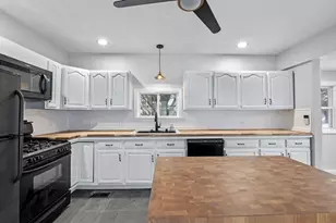 37 Laurel Ave, Haverhill, MA 01835 - Photo 9