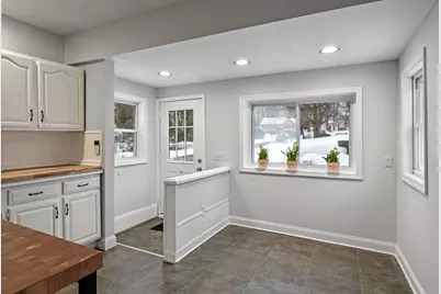 37 Laurel Ave, Haverhill, MA 01835 - Photo 15