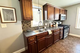 1232 Middleboro Ave, Taunton, MA 02718 - Photo 3