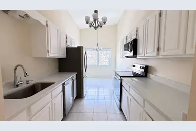 8 Ledgewood Way #20, Peabody, MA 01960 - Photo 3