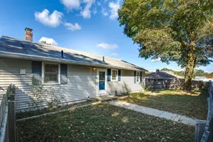 128 Manning St, Hudson, MA 01749 - Photo 3