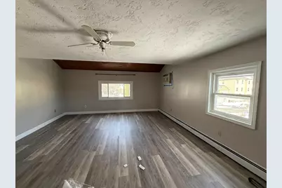 21 Creston St #A, Worcester, MA 01604 - Photo 3