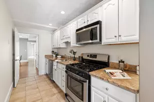 8 Common St, Stoneham, MA 02180 - Photo 3