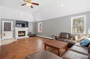 114 Groton St, Pepperell, MA 01463 - Photo 9