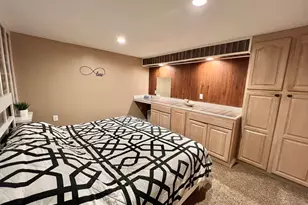 37 Chesterfield Ave, Springfield, MA 01118 - Photo 21