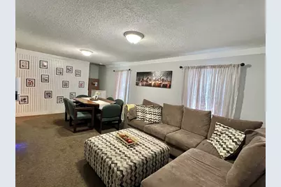 37 Chesterfield Ave, Springfield, MA 01118 - Photo 9