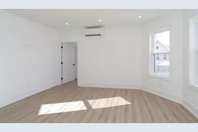 20 Cottage St, West Springfield, MA 01089 - Photo 23