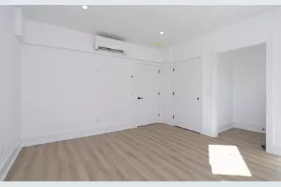 20 Cottage St, West Springfield, MA 01089 - Photo 11