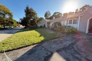 131 Chateau Dr, Somerset, MA 02726 - Photo 3