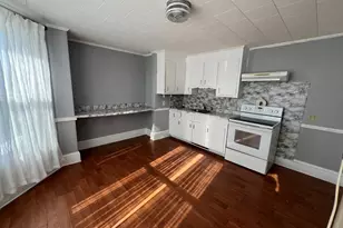 34 Chestnut St, Wakefield, MA 01880 - Photo 5