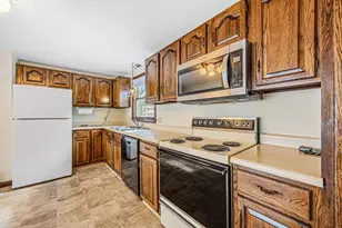 35 Silvin Rd, Chicopee, MA 01013 - Photo 9