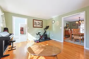 18 Bubbling Brook Rd, Franklin, MA 02038 - Photo 9