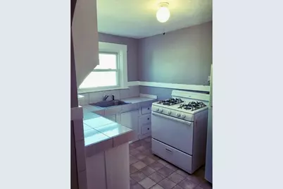 7 Oaklawn St #3, New Bedford, MA 02744 - Photo 3