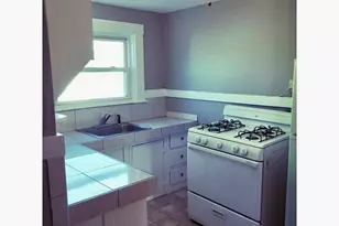 7 Oaklawn St, New Bedford, MA 02744 - Photo 3