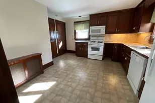 24 Pearl St, Wakefield, MA 01880 - Photo 3