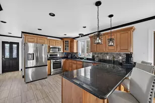 7 Bradley Ave, Somerset, MA 02725 - Photo 11