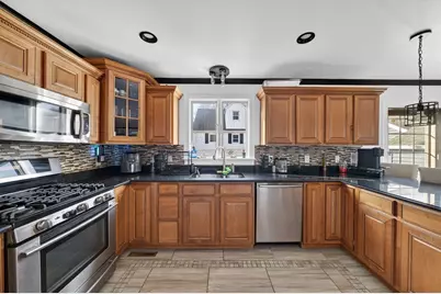 7 Bradley Ave, Somerset, MA 02725 - Photo 9