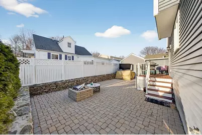 7 Bradley Ave, Somerset, MA 02725 - Photo 5