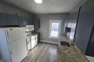 351 Tecumseh St, Fall River, MA 02721 - Photo 11