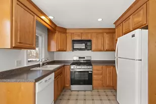 38 Ledgemont Ln, Lynn, MA 01904 - Photo 13