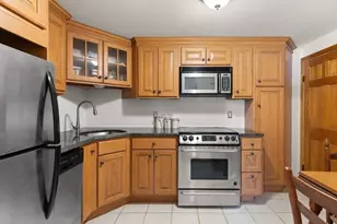 26 Summer St, Marblehead, MA 01945 - Photo 11