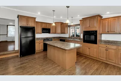 18 Noble St, Westfield, MA 01085 - Photo 3