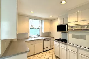 36 Pond St, Marblehead, MA 01945 - Photo 5