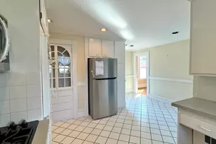 36 Pond St, Marblehead, MA 01945 - Photo 7